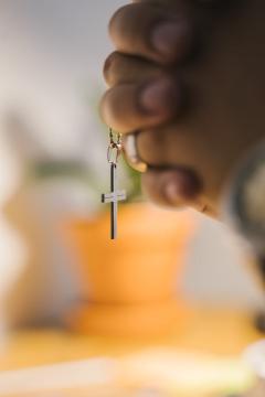 Image of a person praying with a crucifix